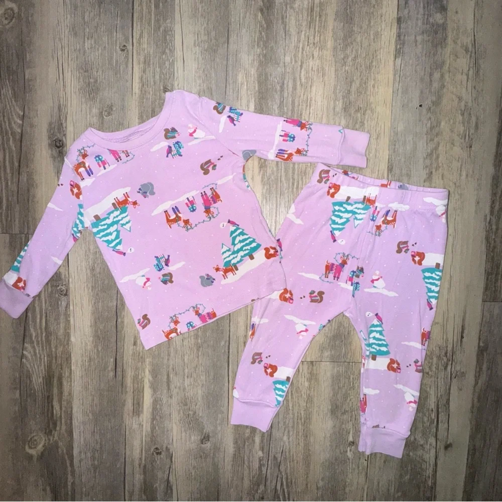 ☀️6/$20☀️ Old Navy Kids Pajama Set in Lavender with Holiday Print